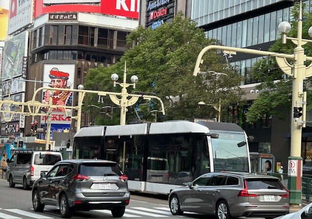 札幌市の交通機関の歴史と現在を巡る旅：路面電車から地下鉄、JR札幌駅まで 